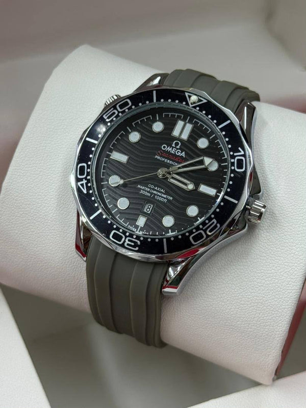 Men's Diver Style Date Watch – Black White Dial Black Strap - INDAH LUXE