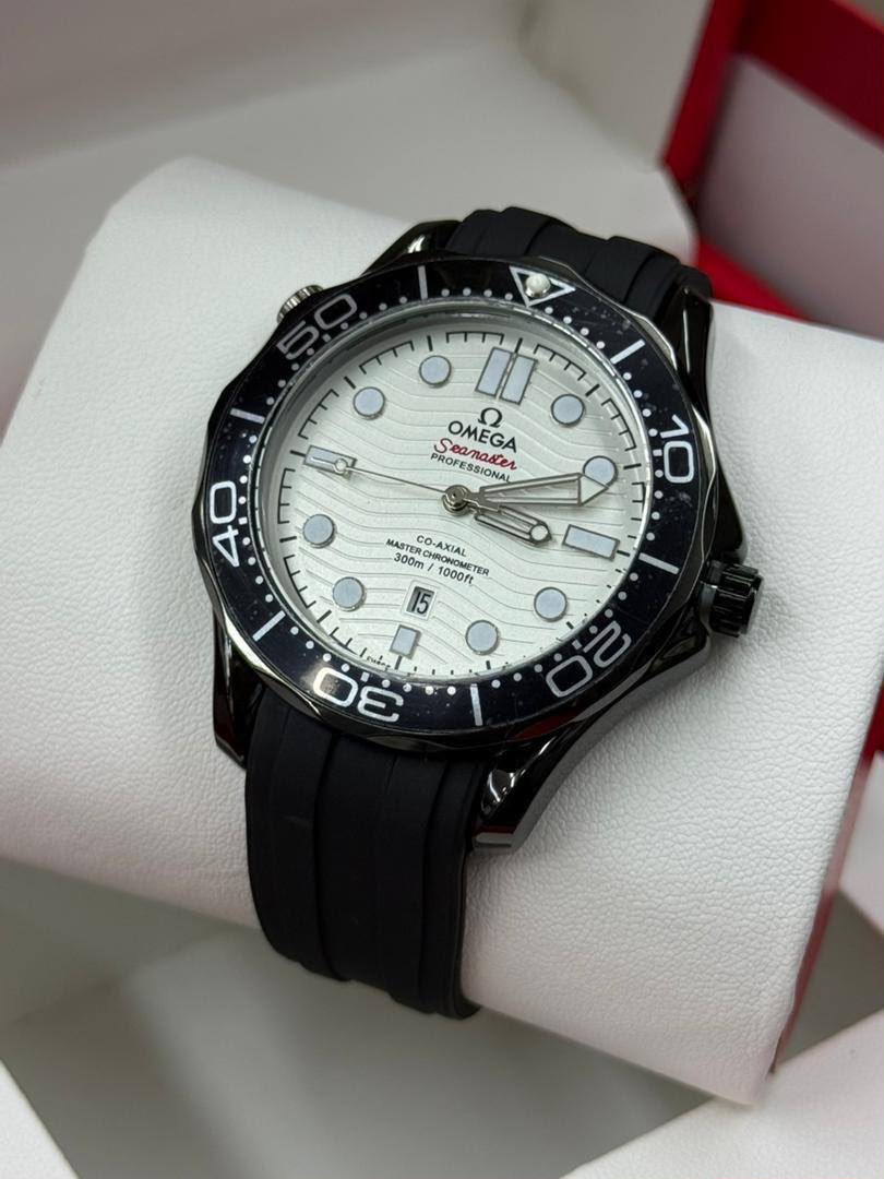 Men's Diver Style Date Watch – Blue Dial Black Strap - INDAH LUXE