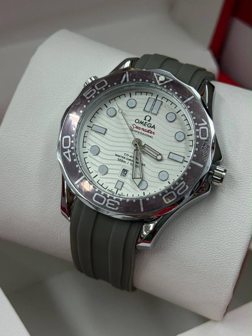 Men's Diver Style Date Watch – Black Dial - INDAH LUXE