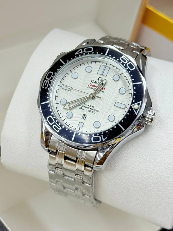 Men's Diver Style Date Watch – Black Dial Black Strap - INDAH LUXE